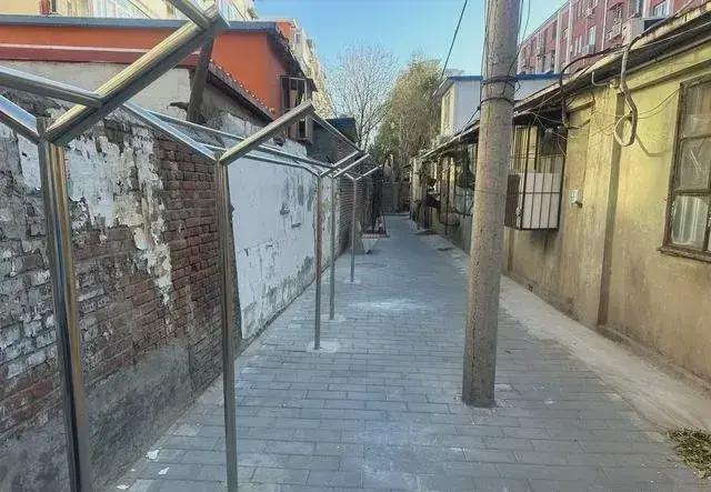 搭乱建居民想提升小区环境的愿望实现了凯发携手马竞赛事拆除700平方米私(图2)