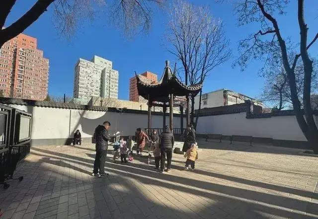 搭乱建居民想提升小区环境的愿望实现了凯发携手马竞赛事拆除700平方米私(图5)