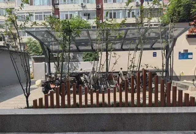 搭乱建居民想提升小区环境的愿望实现了凯发携手马竞赛事拆除700平方米私(图8)